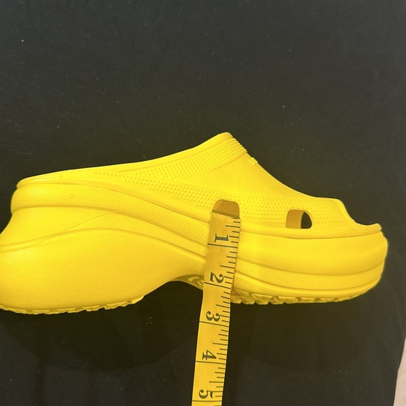 Balenciaga POOL CROCS SLIDE SANDAL Wm40/10 pre-owned. (Authentic) - Picture 8 of 8